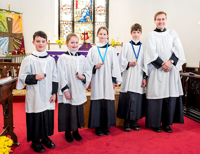 Choir members receive their awards