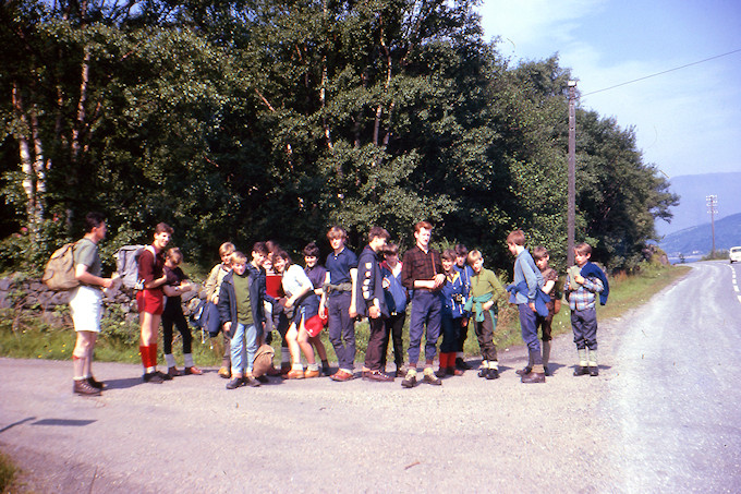 WH1965-002 One group ready to climb Scurr Dhurgg