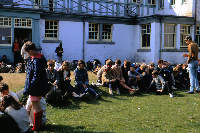 WH1968-003 Outside Lochranze Youth Hostel