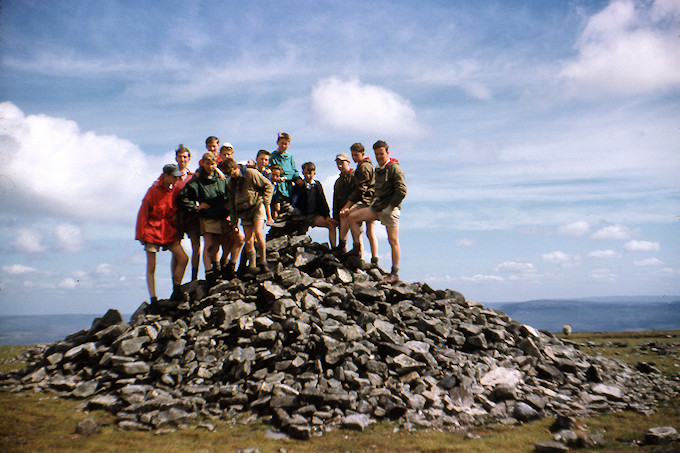 WW1960-008 School party at summit of Ingleborough