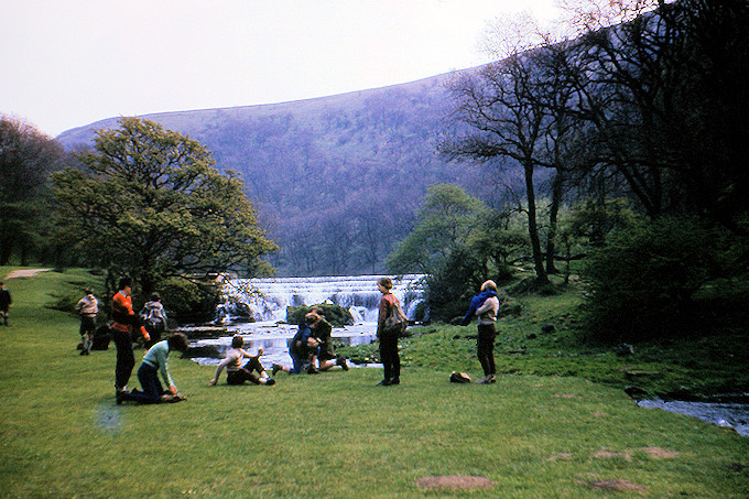 WW1960-009 The weir at Monsal Dale