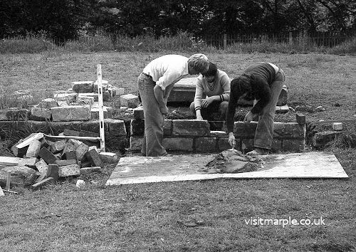 32a-33_Marple_Hall_plaque_1981.jpg