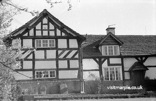03a-04_Old_Manor_Farm_Higher_Dan_Bank_1981.jpg