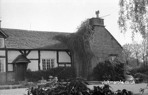 04a-05_Old_Manor_Farm_Higher_Dan_Bank_1981.jpg